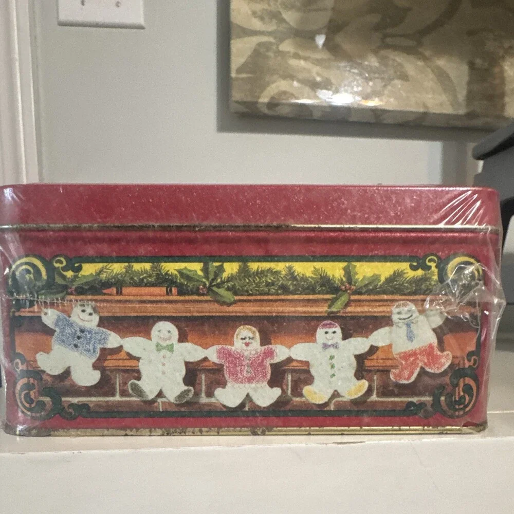 NEW SEALED Vintage 1992 Crayola Holiday Tin 64 Crayons Bear Ornament NOS